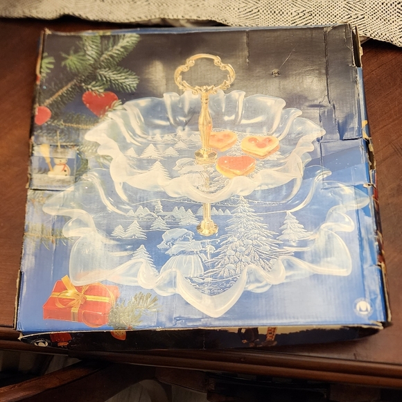 Gorgeous glass 2 tier tray - Picture 1 of 3